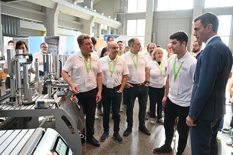 4/12/2024. Alianza para la Formación Profesional. El presidente del Gobierno, Pedro Sánchez, visita la exposición "Formación Profesional: in...