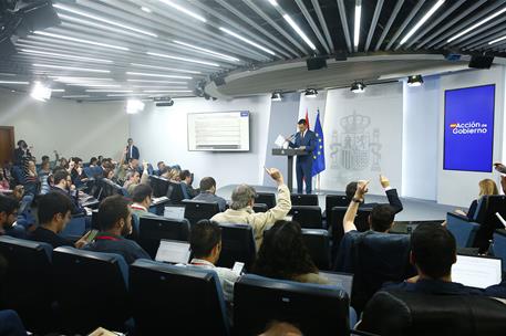 5/11/2024. Comparecencia de Pedro S&#225;nchez tras la reuni&#243;n del Consejo de Ministros. El presidente del Gobierno, Pedro S&#225;nchez, atiende a los...