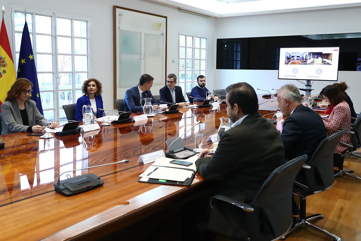 5/12/2024. Pedro Sánchez preside la reunión del Comité de crisis para el seguimiento de los efectos de la DANA. El presidente del Gobierno, ...