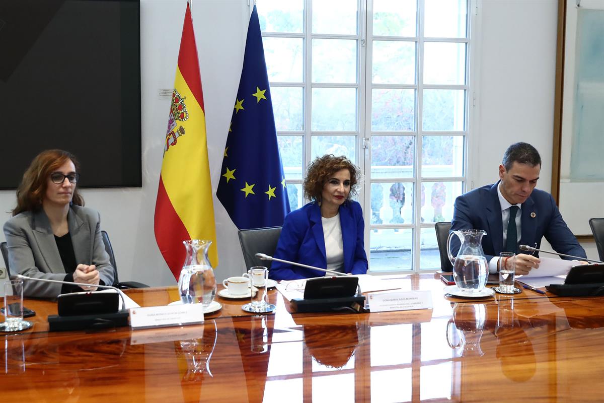 5/12/2024. Pedro Sánchez preside la reunión del Comité de crisis para el seguimiento de los efectos de la DANA. El jefe del Ejecutivo presid...