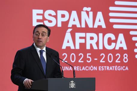 5/12/2024. Pedro Sánchez preside el acto de presentación de la Estrategia España-África 2025-2028. El ministro de Asuntos Exteriores, Unión ...