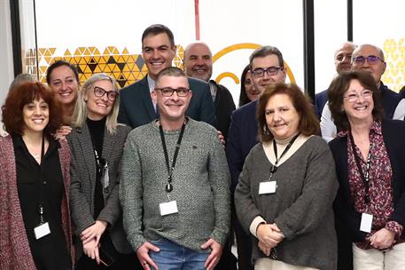 8/01/2024. Pedro Sánchez visita al aula de formación tecnológica de CERMI Mujeres. El presidente del Gobierno, Pedro Sánchez, durante su vis...