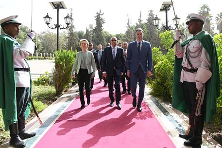 8/02/2024. El presidente del Gobierno viaja a Mauritania. La presidenta de la Comisión Europea, Ursula von der Leyen, el presidente de la Re...