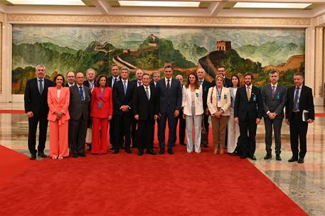 9/09/2024. Pedro S&#225;nchez viaja a China. Foto de familia del encuentro entre el presidente del Gobierno, Pedro S&#225;nchez, y el primer ministro ...