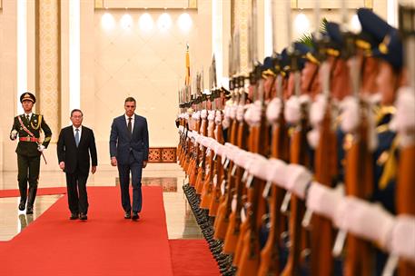 9/09/2024. Pedro S&#225;nchez viaja a China. Pedro S&#225;nchez asiste a la ceremonia de bienvenida en el Gran Palacio del Pueblo.