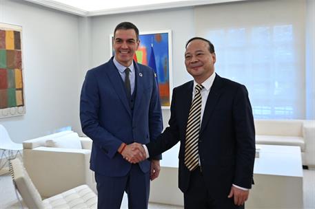 El presidente del Gobierno y el presidente de CATL, Robin Zeng