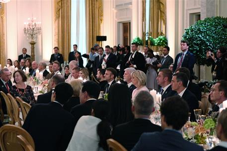 10/07/2024. Pedro Sánchez participa en la cumbre de la OTAN (primera jornada). El presidente del Gobierno, Pedro Sánchez, junto al resto de ...