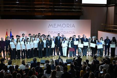 10/12/2024. Pedro Sánchez interviene en el acto del 'Día de recuerdo y homenaje a las víctimas de la Dictadura'. Foto de familia de homenaje...