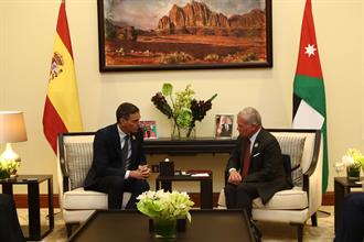 El presidente del Gobierno, Pedro Sánchez, durante el encuentro bilateral con S.M. el Rey de Jordania, Abdalá II
