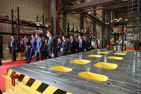 11/09/2024. Pedro Sánchez en kunshan. El presidente del Gobierno, Pedro Sánchez, durante la visita a las instalaciones del clúster industria...