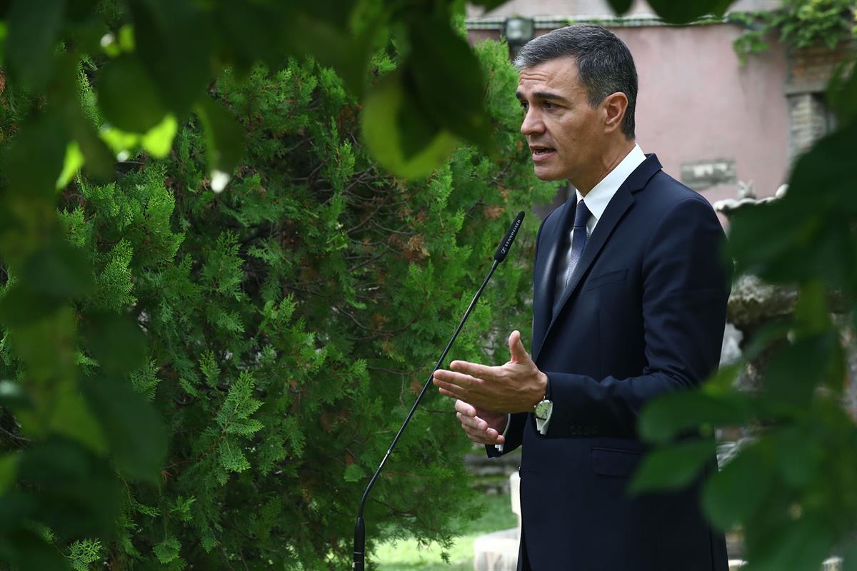 11/10/2024. Pedro Sánchez es recibido en audiencia por el Papa. El presidente del Gobierno, Pedro Sánchez, comparece ante los medios de comu...