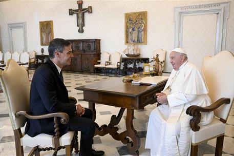 11/10/2024. Pedro Sánchez es recibido en audiencia por el Papa. El presidente del Gobierno, Pedro Sánchez, durante la audiencia en el Vatica...