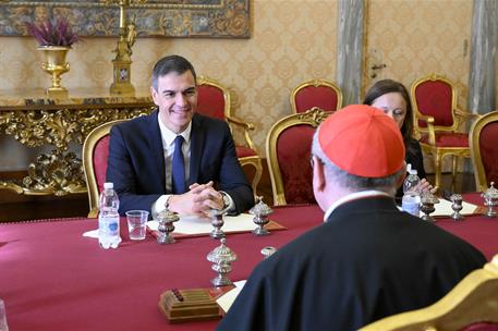 11/10/2024. Pedro Sánchez es recibido en audiencia por el Papa. El presidente del Gobierno, Pedro Sánchez, durante su encuentro con el secre...