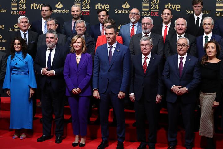 11/12/2024. Pedro Sánchez asiste a la XIX Gala del Comité Olímpico Español. El presidente del Gobierno, Pedro Sánchez, junto a la ministra d...