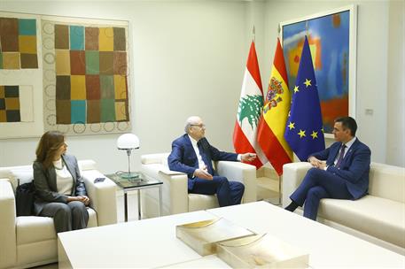 11/12/2024. Pedro Sánchez se reúne con el primer ministro de Líbano, Najib Mikati. El presidente del Gobierno, Pedro Sánchez, durante la reu...