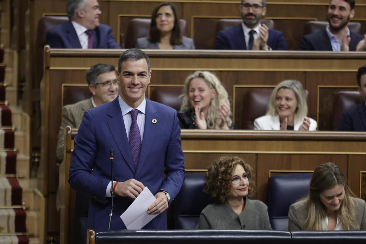 11/12/2024. Pedro Sánchez interviene en la sesión de control al Gobierno. El presidente Sánchez junto a las vicepresidentas primera y tercer...