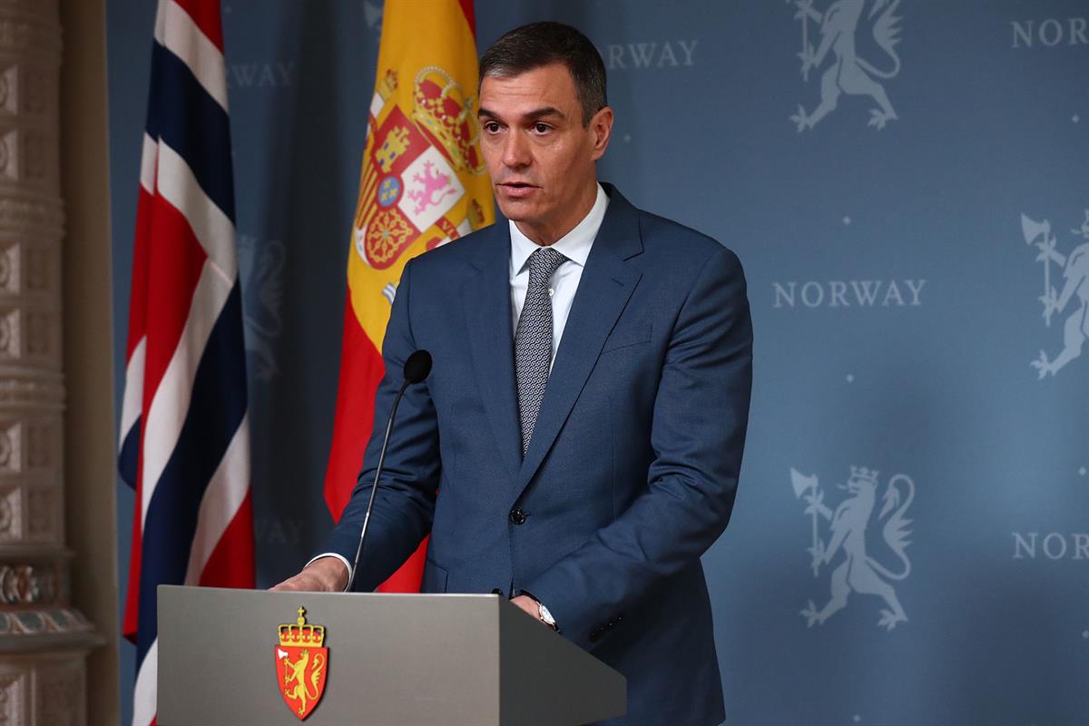 12/04/2024. Pedro Sánchez viaja a Noruega. El presidente del Gobierno, Pedro Sánchez, durante su comparececia conjunta con el ministro del R...