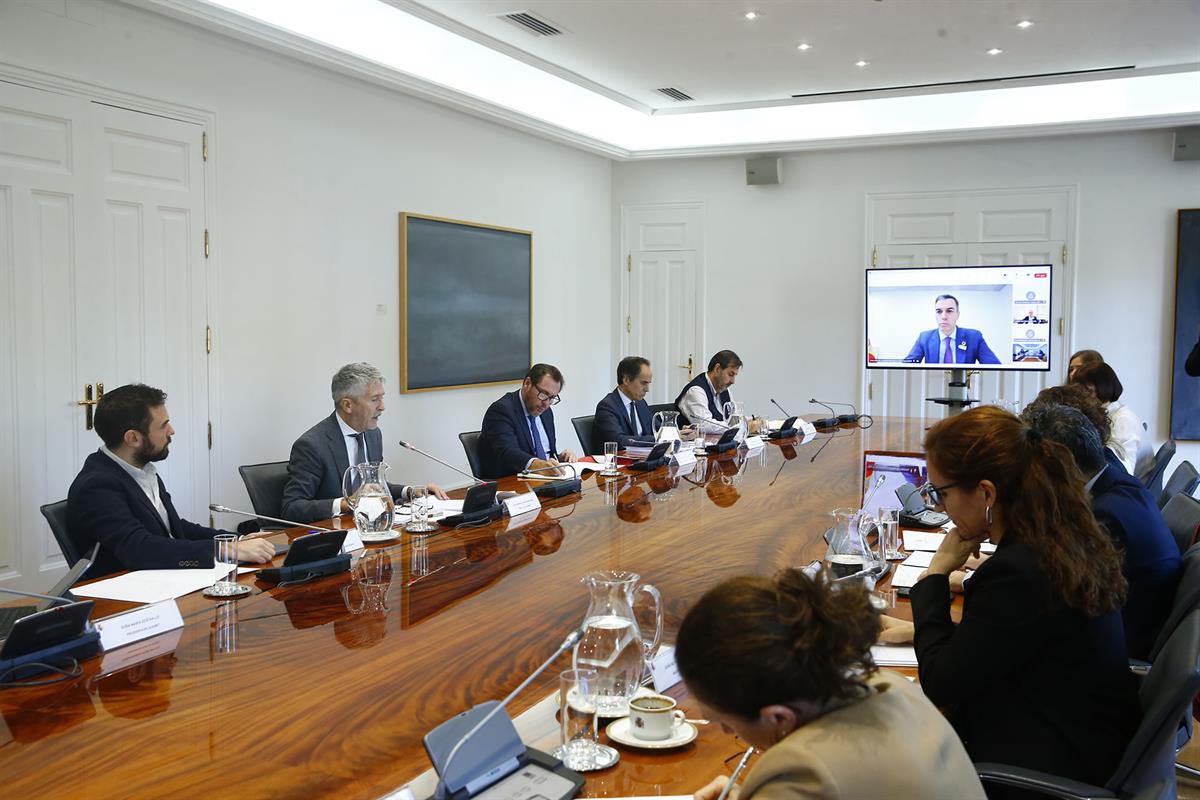 12/11/2024. Reunión del Comité de crisis para hacer frente a los efectos de la DANA. El presidente del Gobierno, Pedro Sánchez, preside por ...