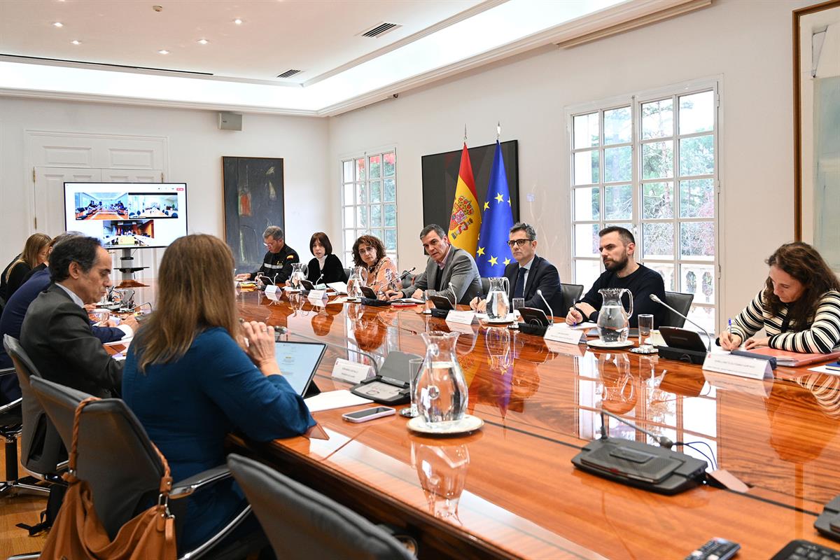 13/11/2024. Pedro Sánchez preside la reunión del Comité de crisis para el seguimiento de los efectos de la DANA. El presidente del Gobierno,...