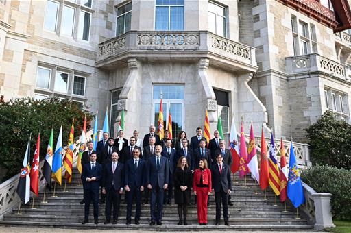 Foto de familia del presidente del Gobierno y los presidentes autonómicos