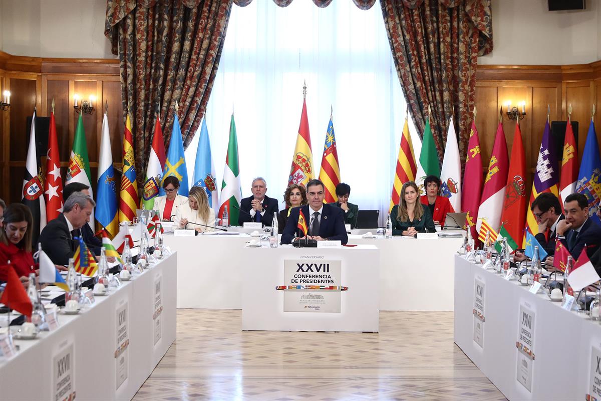 13/12/2024. Pedro Sánchez preside la XXVII Conferencia de Presidentes Autonómicos. El presidente del Gobierno, Pedro Sánchez, junto al resto...