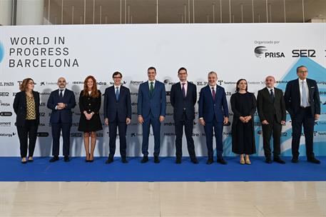 14/10/2024. Pedro Sánchez attends the opening of the 'World in Progress Barcelona'. Group photo from the 'World in Progress Barcelona' event