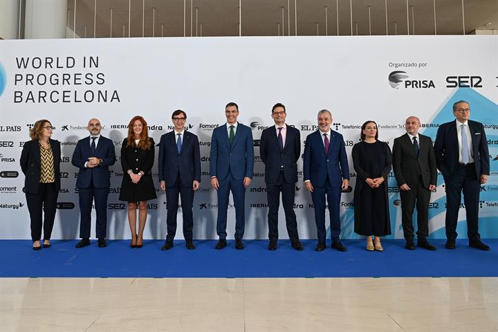 14/10/2024. Pedro Sánchez attends the opening of the 'World in Progress Barcelona'. Group photo from the 'World in Progress Barcelona' event