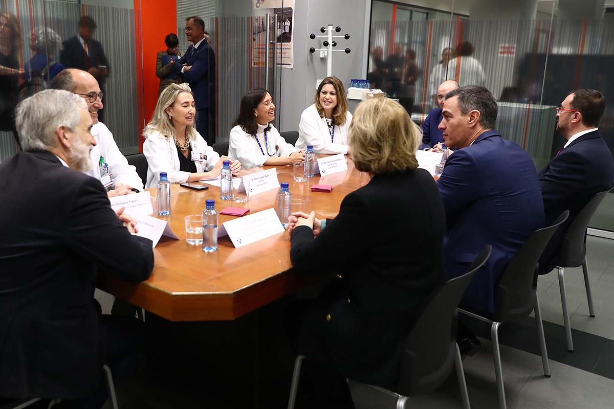 15/04/2024. Pedro Sánchez visita el Hospital Universitario Central de Asturias. El presidente del Gobierno, Pedro Sánchez, durante su visita...