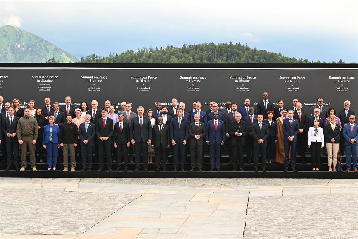 15/06/2024. Pedro Sánchez asiste a la Cumbre sobre la Paz en Ucrania. Foto de familia de la Cumbre sobre la Paz en Ucrania.