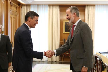 15/10/2024. Pedro Sánchez attends the National Security Council meeting. The President of the Government of Spain, Pedro Sánchez, greets Kin...