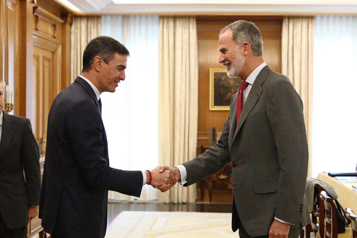 15/10/2024. Pedro Sánchez attends the National Security Council meeting. The President of the Government of Spain, Pedro Sánchez, greets Kin...