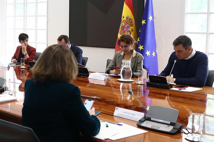 15/11/2024. Pedro Sánchez preside la Comisión interministerial de medidas urgentes para el territorio afectado por la DANA. El presidente de...