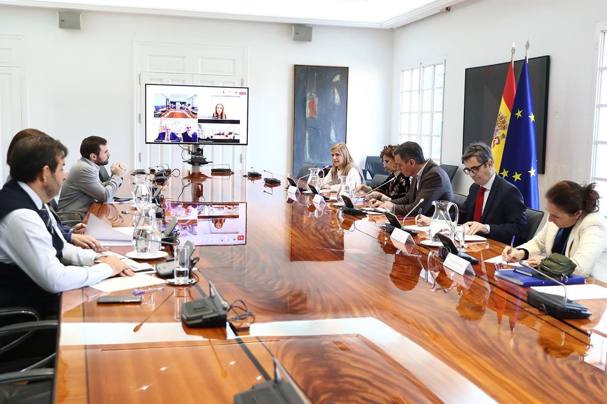 16/12/2024. Pedro Sánchez chairs the meeting of the crisis committee to monitor the effects of the DANA. Crisis Committee meeting chaired by...