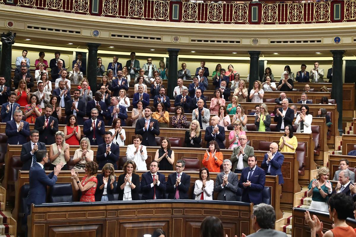 17/07/2024. El presidente comparece en el Congreso de los Diputados. El presidente del Gobierno, Pedro Sánchez, aplaude y es aplaudido por s...
