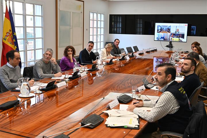 Pedro Sánchez chairs the meeting of the crisis committee to monitor the effects of the DANA. The President of the Government of Spain, Pedro...