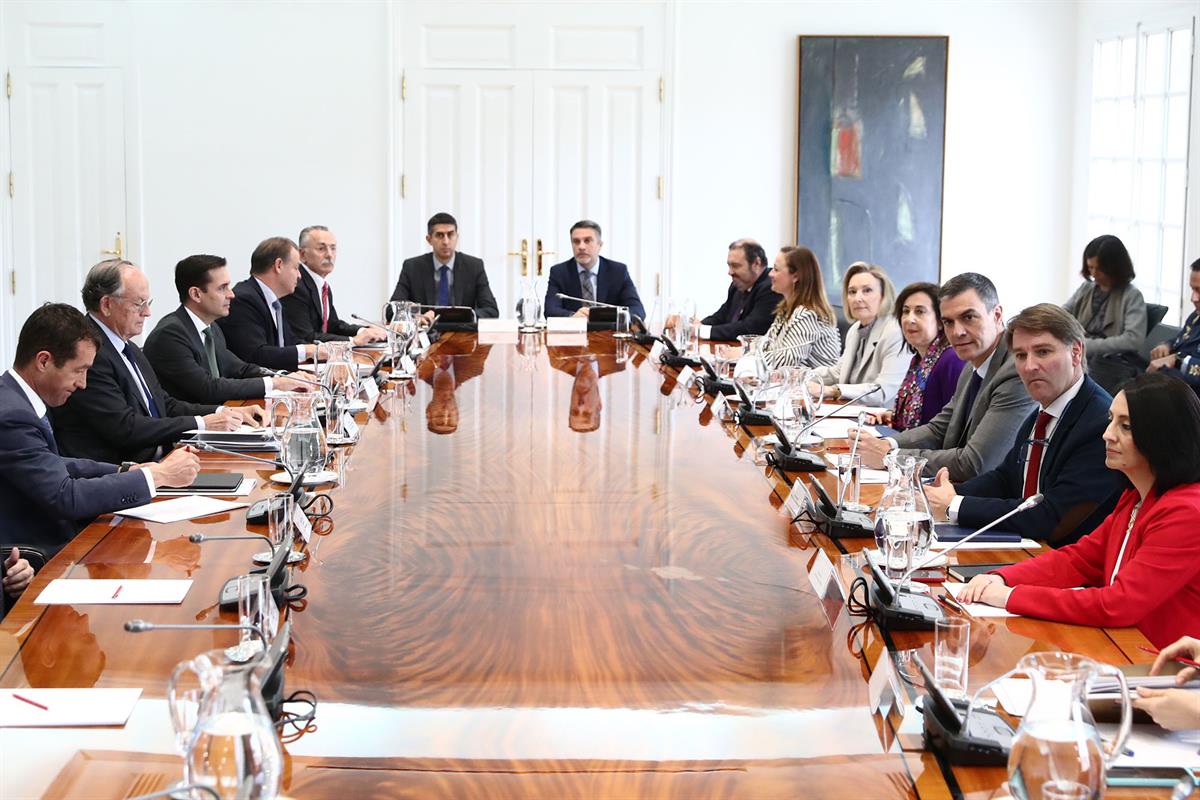 18/03/2024. Pedro Sánchez recibe a los representantes de la industria de defensa. El presidente del Gobierno, Pedro Sánchez, durante la reun...