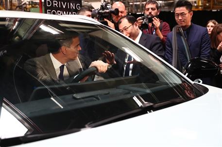 El presidente del Gobierno, Pedro Sánchez, durante su visita a la planta Ebro Factory en Barcelona.