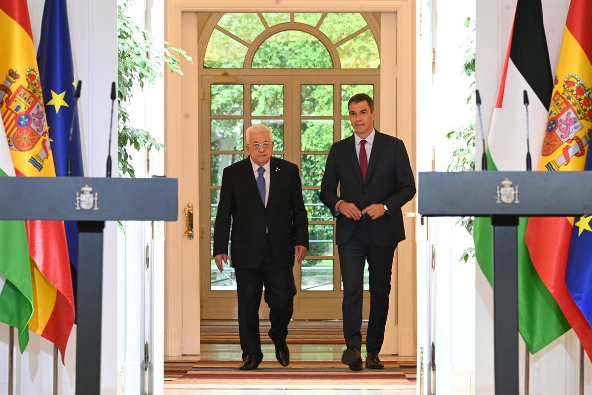 19/09/2024. Pedro Sánchez recibe al presidente del Estado de Palestina, Mahmoud Abbas. El presidente del Gobierno, Pedro Sánchez, junto al d...