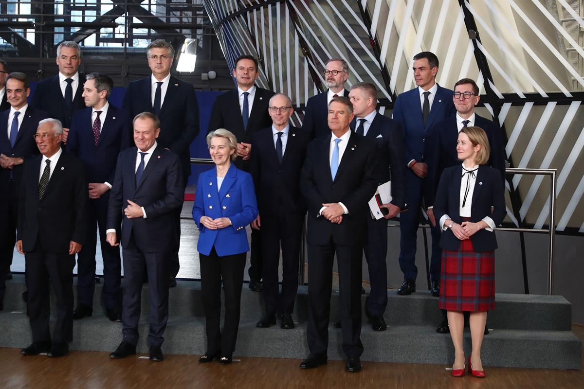 19/12/2024. Pedro Sánchez attends the European Council meeting. Pedro Sánchez poses with the rest of the European leaders in the group photo