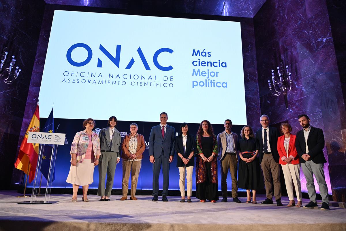 20/06/2024. Pedro Sánchez interviene en la presentación de la Oficina Nacional de Asesoramiento Científico (ONAC). Foto de familia del fin d...