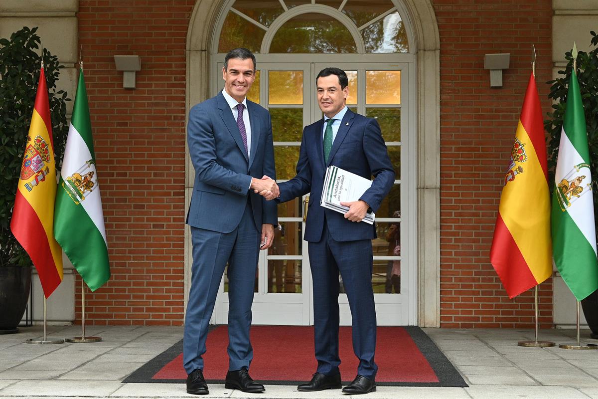 20/09/2024. Encuentro del presidente del Gobierno con el presidente de la Junta de Andalucía. El presidente del Gobierno, Pedro Sánchez, rec...