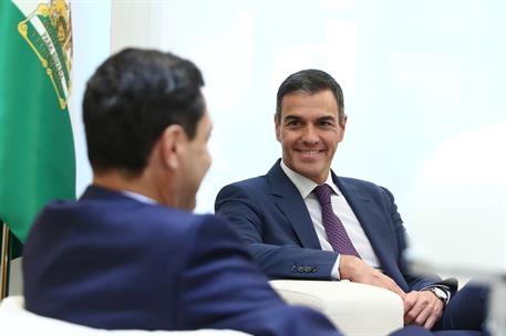 20/09/2024. Encuentro del presidente del Gobierno con el presidente de la Junta de Andalucía. El presidente del Gobierno, Pedro Sánchez, y e...