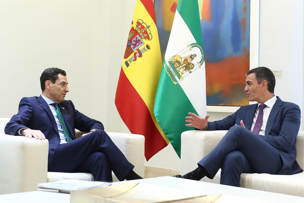 20/09/2024. Encuentro del presidente del Gobierno con el presidente de la Junta de Andalucía. El presidente del Gobierno, Pedro Sánchez, y e...