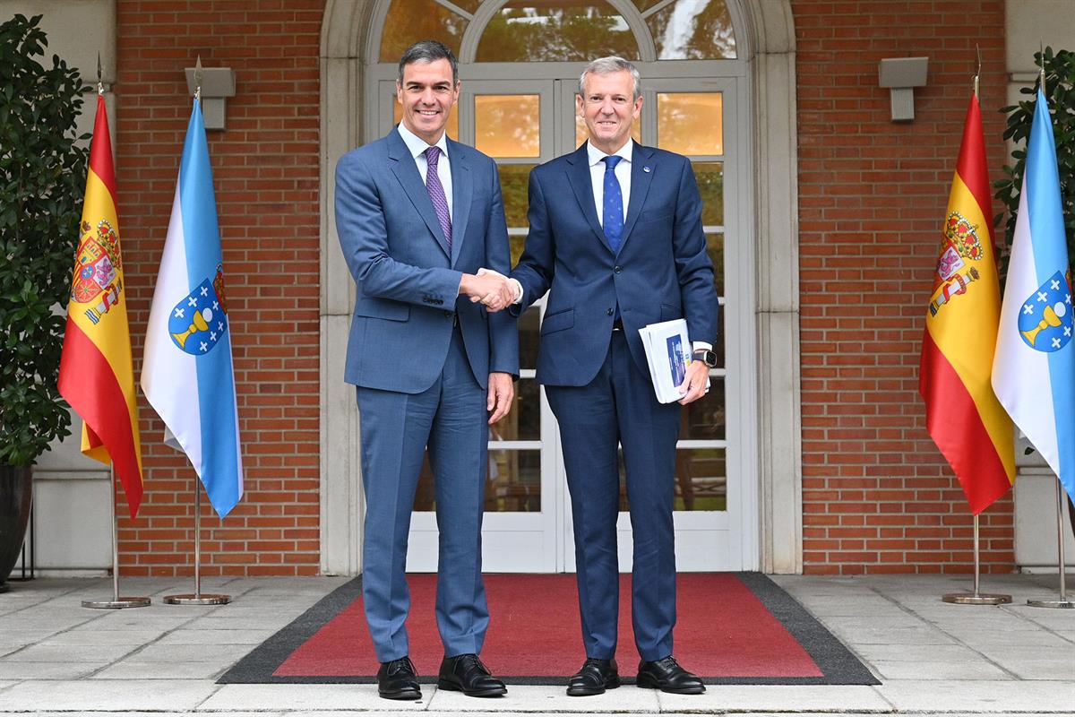 20/09/2024. Pedro Sánchez se reúne con el presidente de la Xunta de Galicia, Alfonso Rueda. El presidente del Gobierno, Pedro Sánchez, salud...