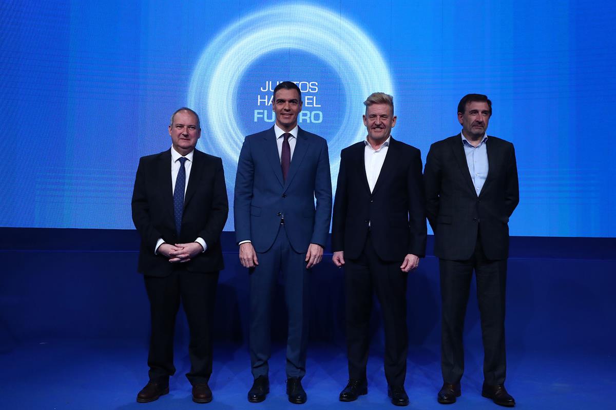 20/02/2024. Pedro Sánchez clausura la IV edición del Foro ANFAC. El ministro de Industria y Turismo, Jordi Hereu, el presidente del Gobierno...