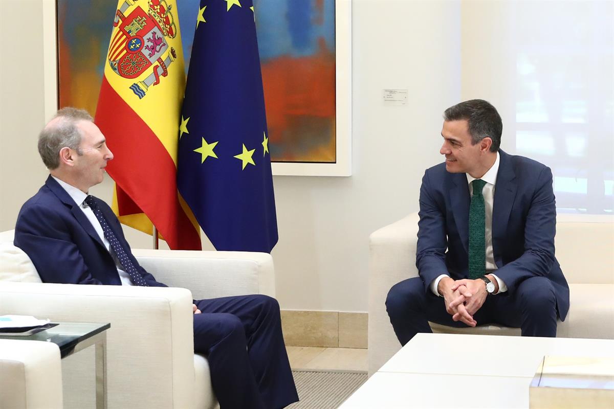 21/06/2024. Pedro Sánchez se reúne con el presidente y consejero delegado de Amazon, Andy Jassy. El presidente del Gobierno, Pedro Sánchez, ...