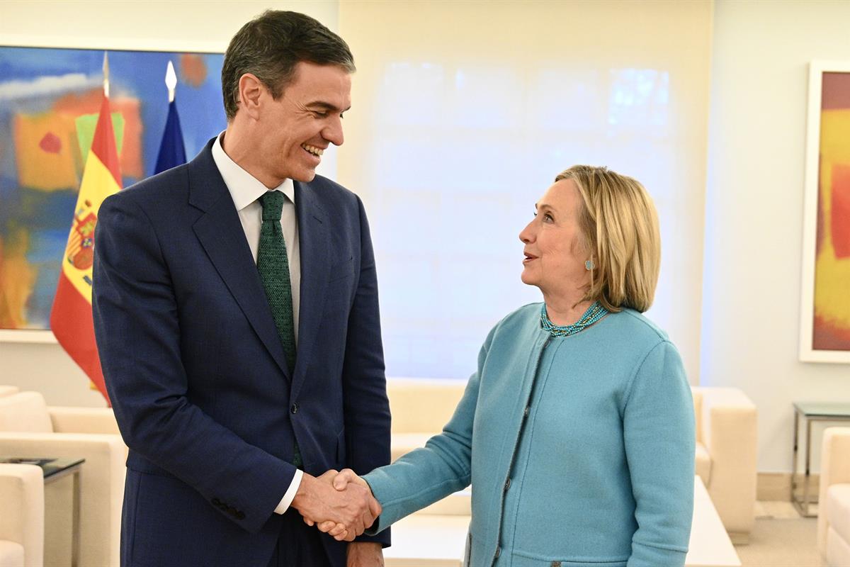 22/01/2024. Pedro Sánchez mantiene un encuentro con la exsecretaria de Estado de Estados Unidos Hillary Rodham Clinton. El presidente del Go...