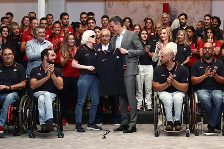 Image 2 of article Pedro Sánchez recibe a los equipos olímpico y paralímpico de los Juegos de París 2024