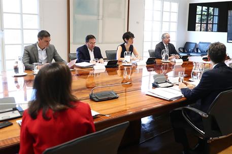Image 2 of article El presidente del Gobierno se reúne con representantes del Patronato de la Fundación Centro para la Memoria de las Víctimas del Terrorismo