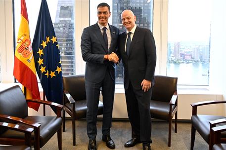 23/09/2024. Meeting between Pedro S&#225;nchez and the President of FIFA, Gianni Infantino. Meeting between Pedro S&#225;nchez and the President of FI...